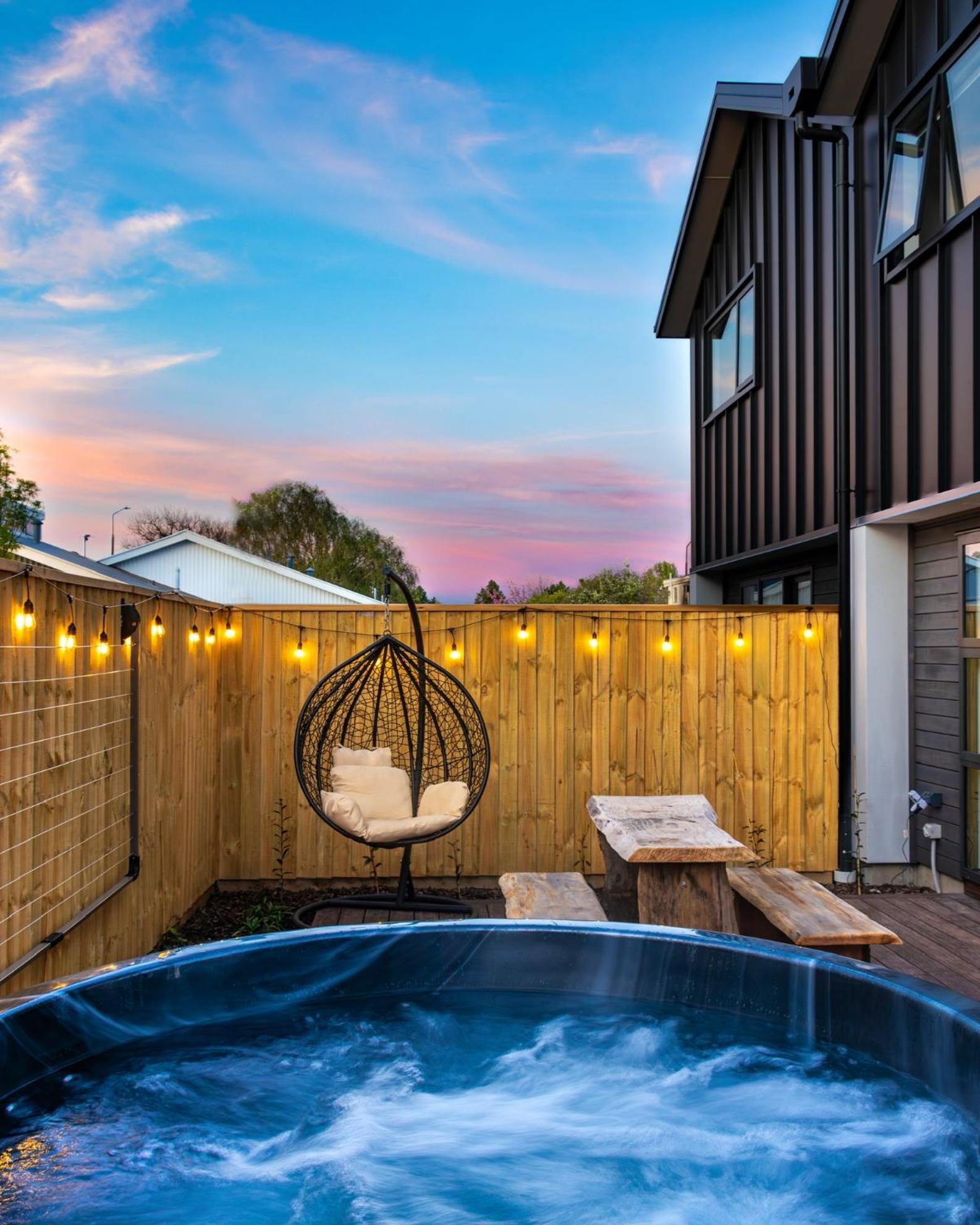 Cozy Retreat With Hot Tub Christchurch Exterior foto